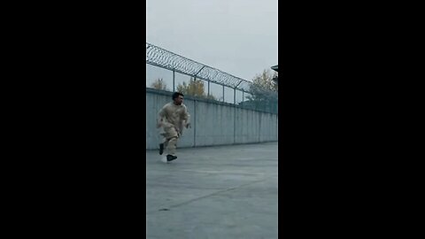 Man escapes from prison and guards shoot at him