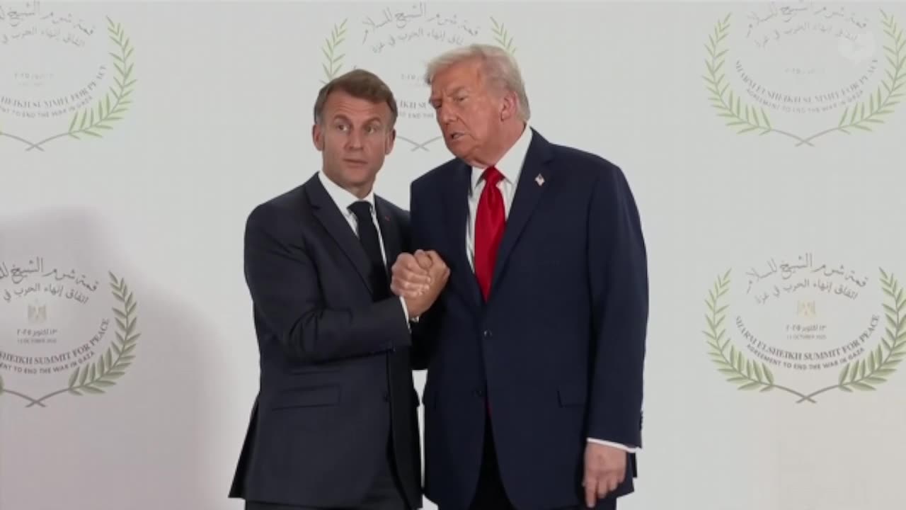 🟢 WATCH: President Trump and Macron Have Another Handshake Battle!