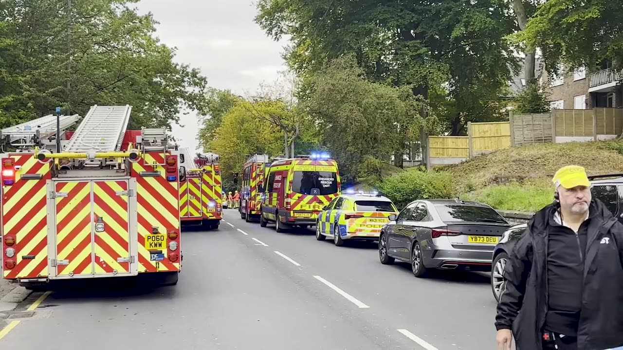 Bomb disposal unit deployed after synagogue attack
