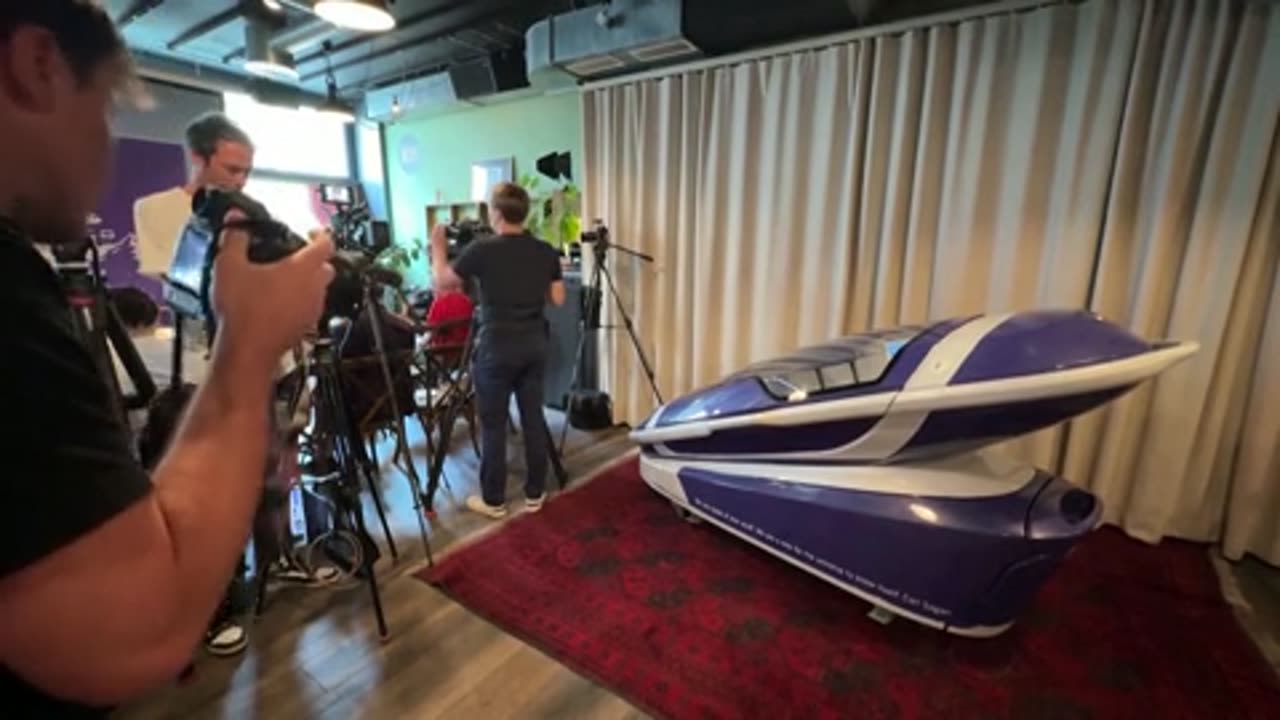 Suicide pod inventor touts his machine