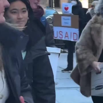 USAID employees have begun to leave their jobs in Washington DC after being fired!