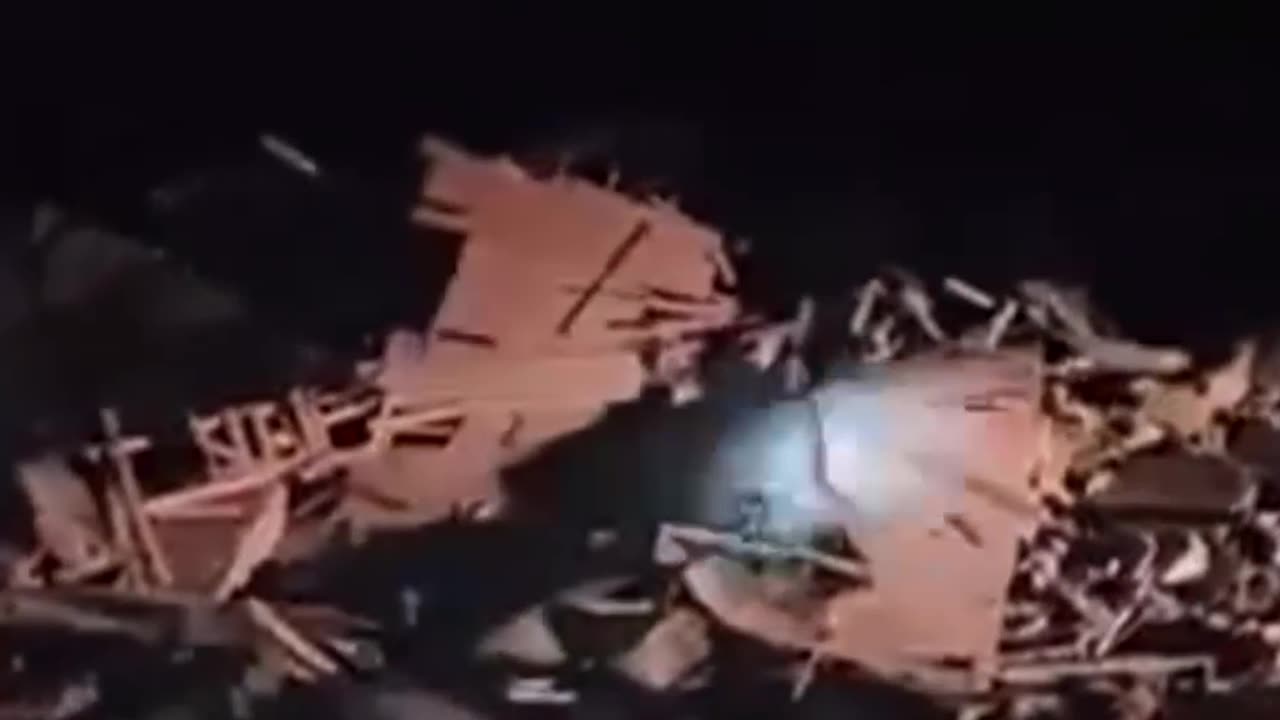 Primeras imágenes de destrucción tras un sismo en Turquía