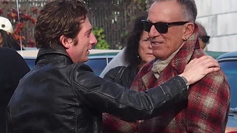 Springsteen Biopic Deliver Me from Nowhere | Lisa Reviews the Boss’s New Film 🎸🎥
