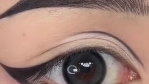 "This Eyeliner Trick Changes Everything! 😍🔥