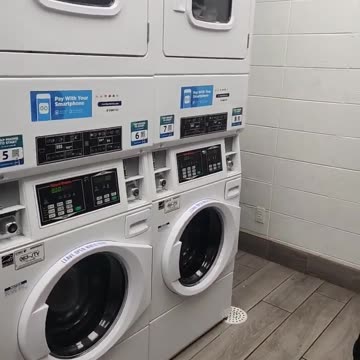 NAVIGATING LAUNDRY FACILITIES AT TRUCK STOP FOR NEW DRIVERS