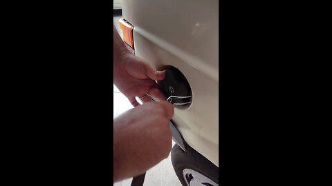 Opening the fuel cap without the key