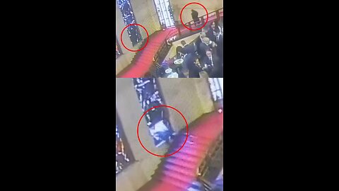 Funcionario italiano se tropieza y daña con cabeza vidriera centenaria