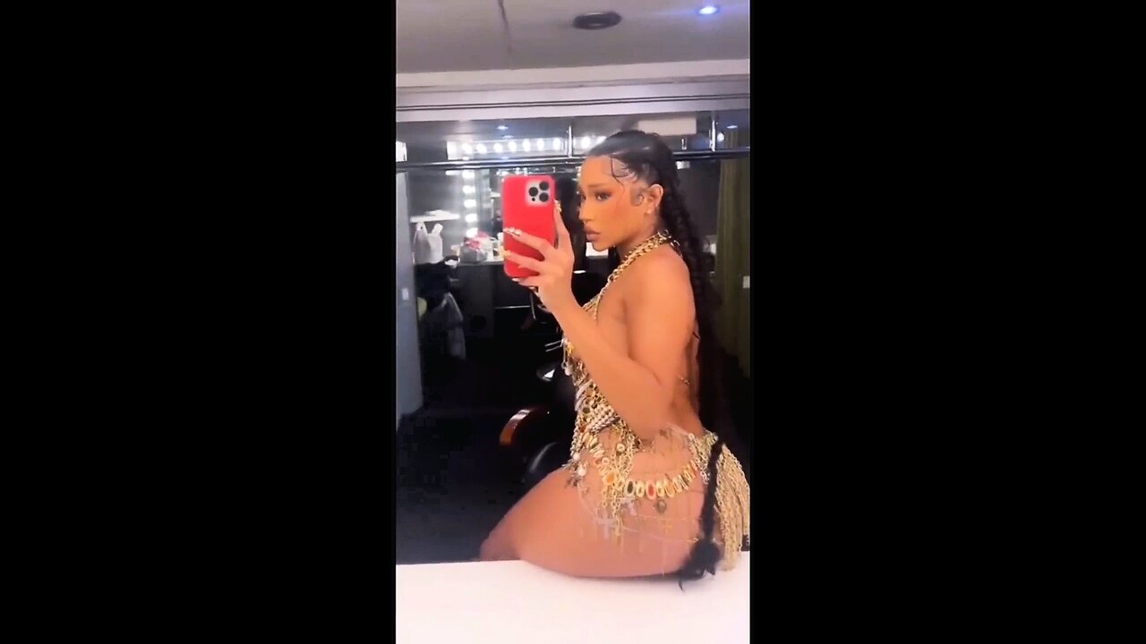 Bia Shaking and clapping her Fine ass Twerking compilation