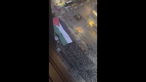 Hundreds of Islamists marching in celebration of October 7th.