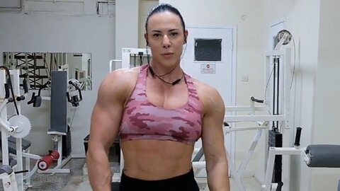 Tallest muscular woman flexing muscles