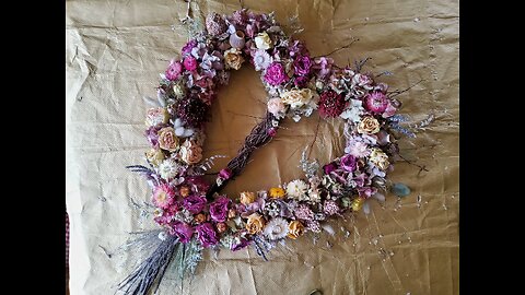 Dried Flower heart wreath demonstration