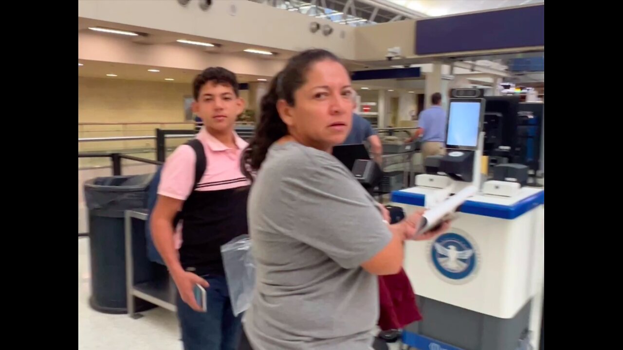 illegal invader from Honduras uses her American citizen young son as a pawn