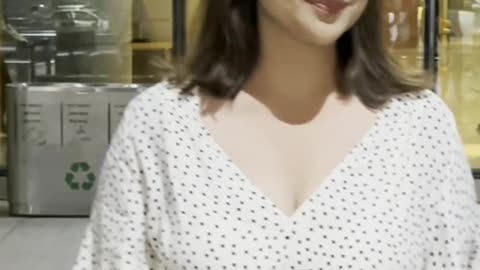 White Dress में बेहद क्यूट लुक में नजर आईं Parineeti Chopra