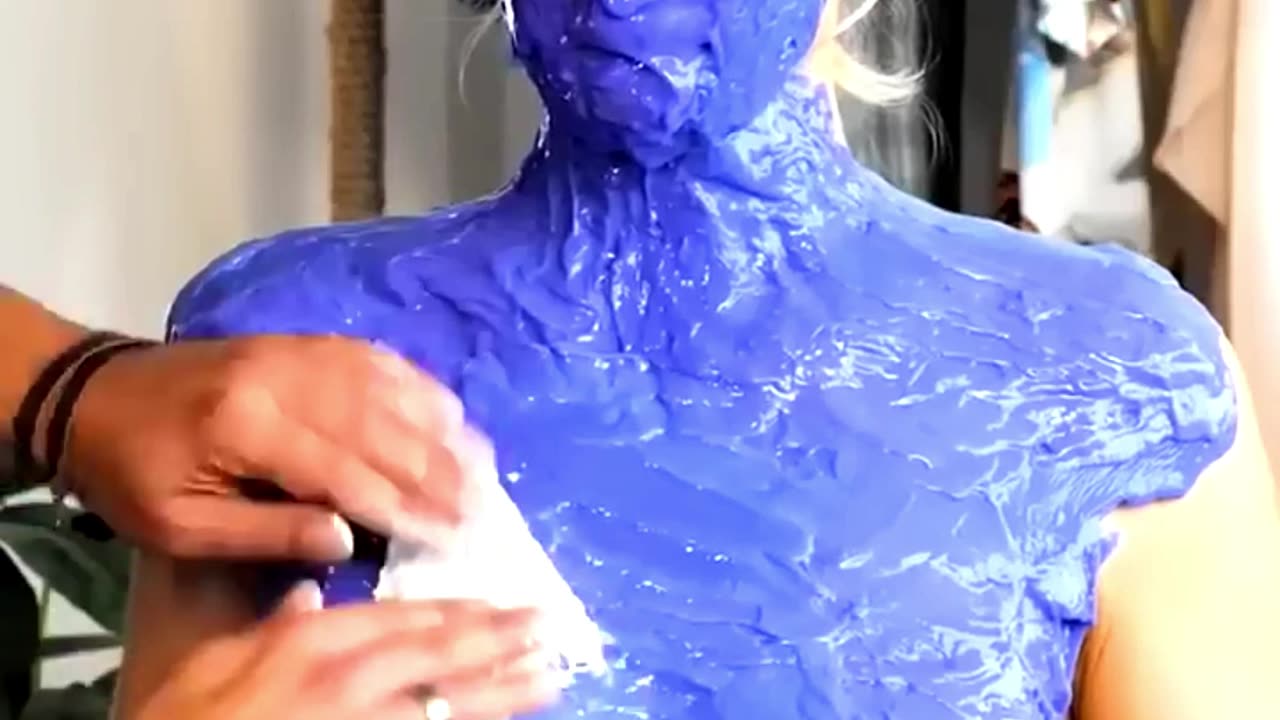 Perfect Way To Make A Body Impression 😘💃#silicone #casting #body #craft