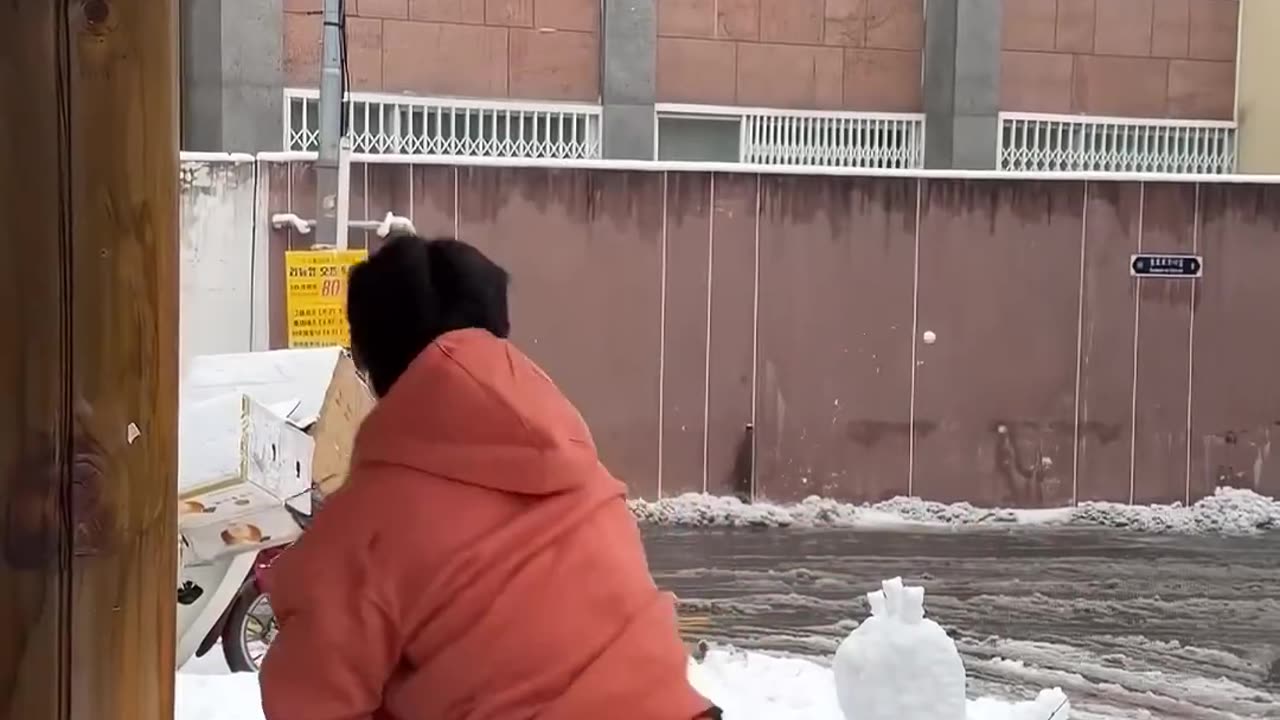 Pro Player Enters Snowball Fight… Everyone Runs 💨❄️
