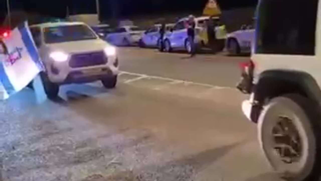 The convoy with the coffins of the deceased hostages on the way to the Institute of Forensic