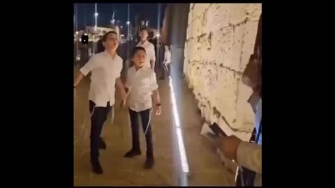 Jewish Cowards attack Asian woman.