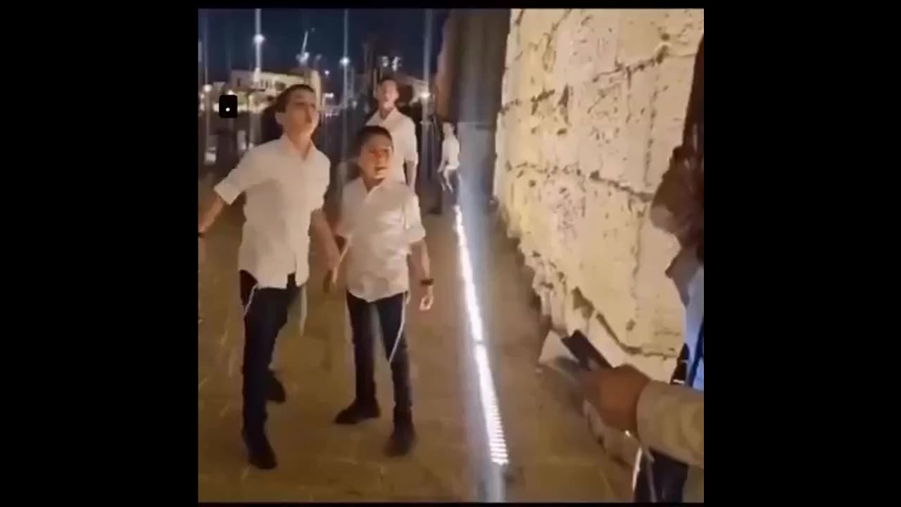 Jewish Cowards attack Asian woman.