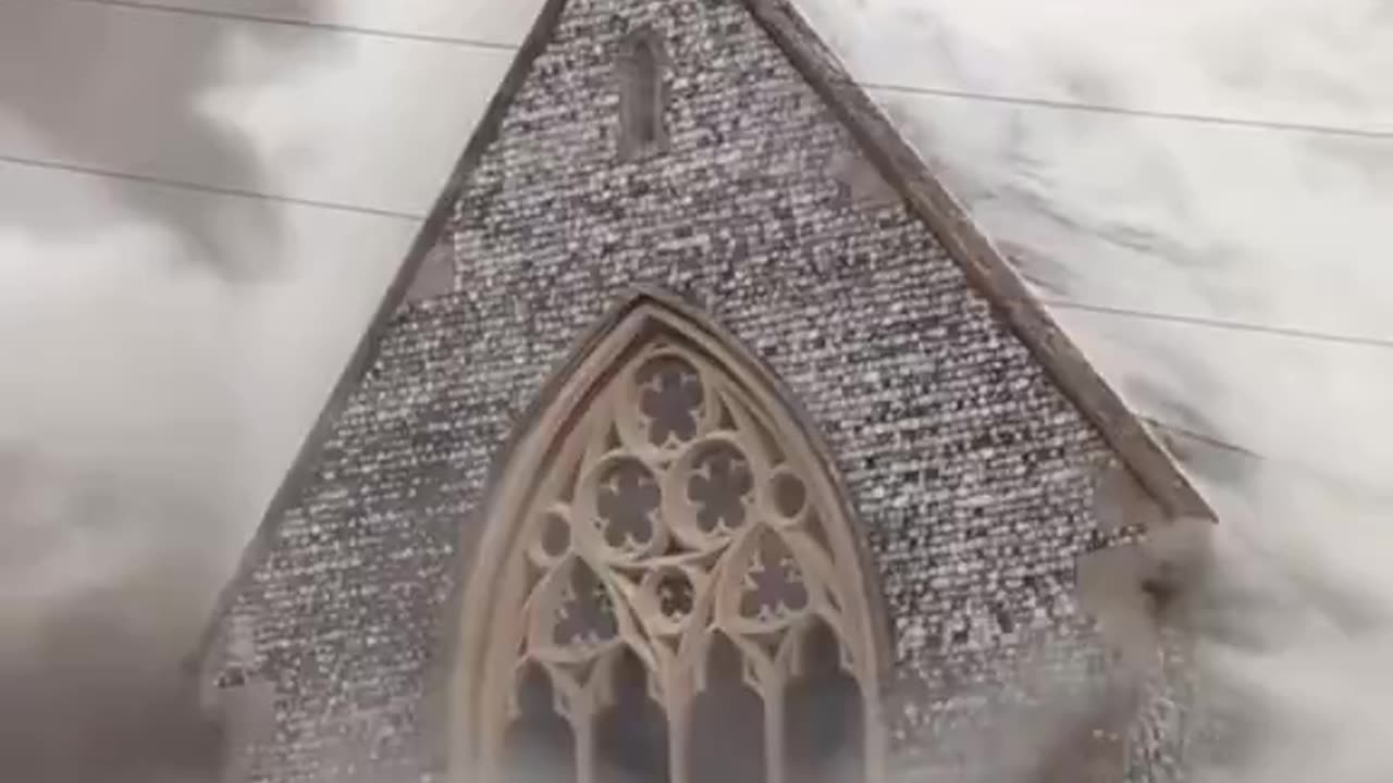 🚨 St Johns Church in Harleston, Norfolk on fire today.