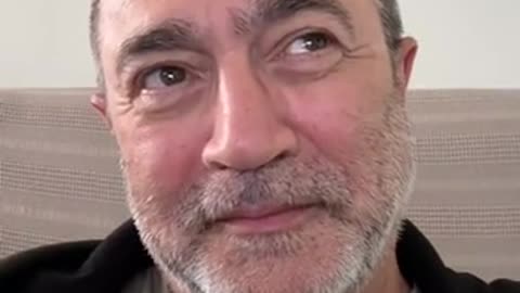 O monstruozitate ortografică aparte: ”prietenii tă-i...”