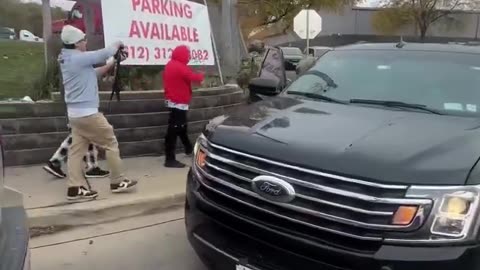 Vibrant Little Village residents rallied in support of our agents!