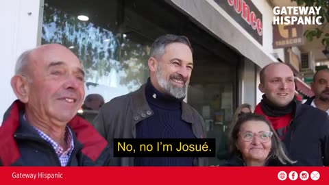 Exconsejal del PSOE Muestra Admiración por Santiago Abascal en un Encuentro Cargado de Simbolismo