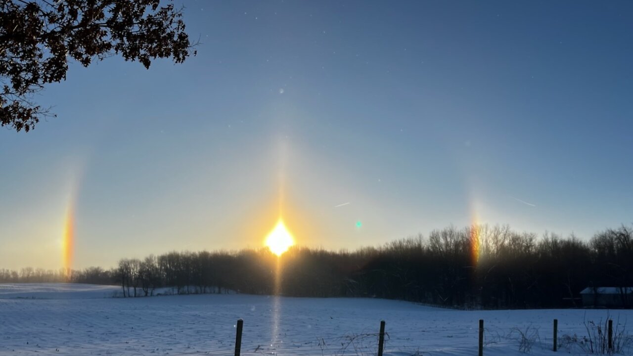 AM & PM CHEMTRAILS WITH BLAZING SUN HALO JUST PRIOR TO GOVT. SHUTDOWN