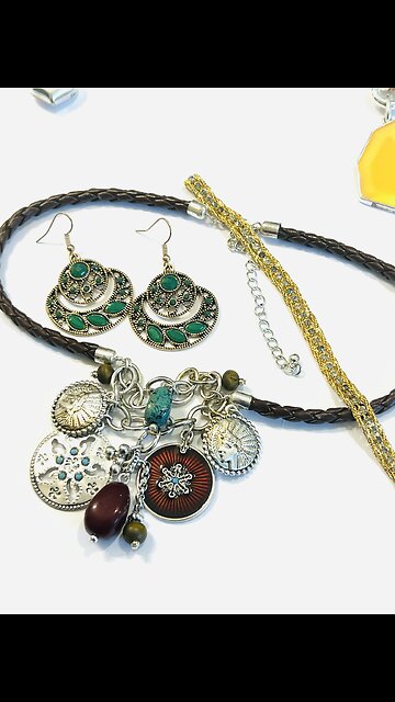 Jewelry Mystery Boxes ✨ Find Yours on Etsy (https://vintagelenagoods.etsy.com/listing/4441208267)