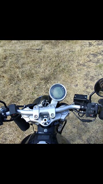 Rodando en el campo 🏍️