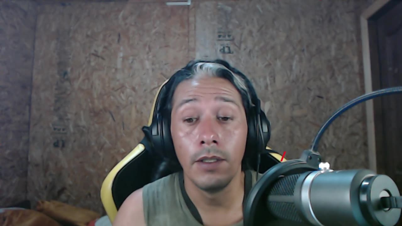 Time to some Waifu Strike and Arknights