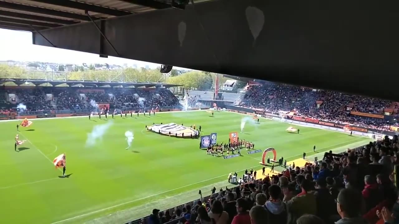 FC Lorient vs FC Toulouse splendid atmosphere