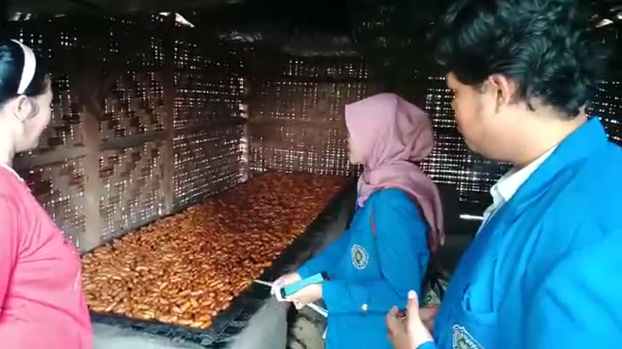 KKN Visit to "Pisang Saleh": Exploring Local Banana Processing Business