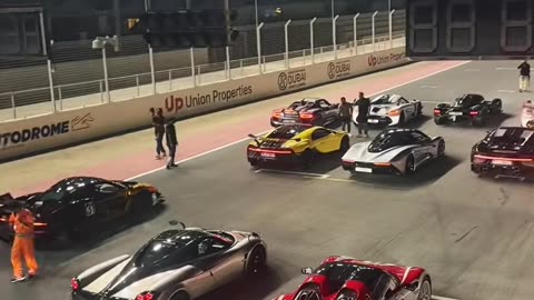 🚀💨 Watch This McLaren Speedtail Accelerate from 0-60mph in 2.4s! | LuxurySportsCars