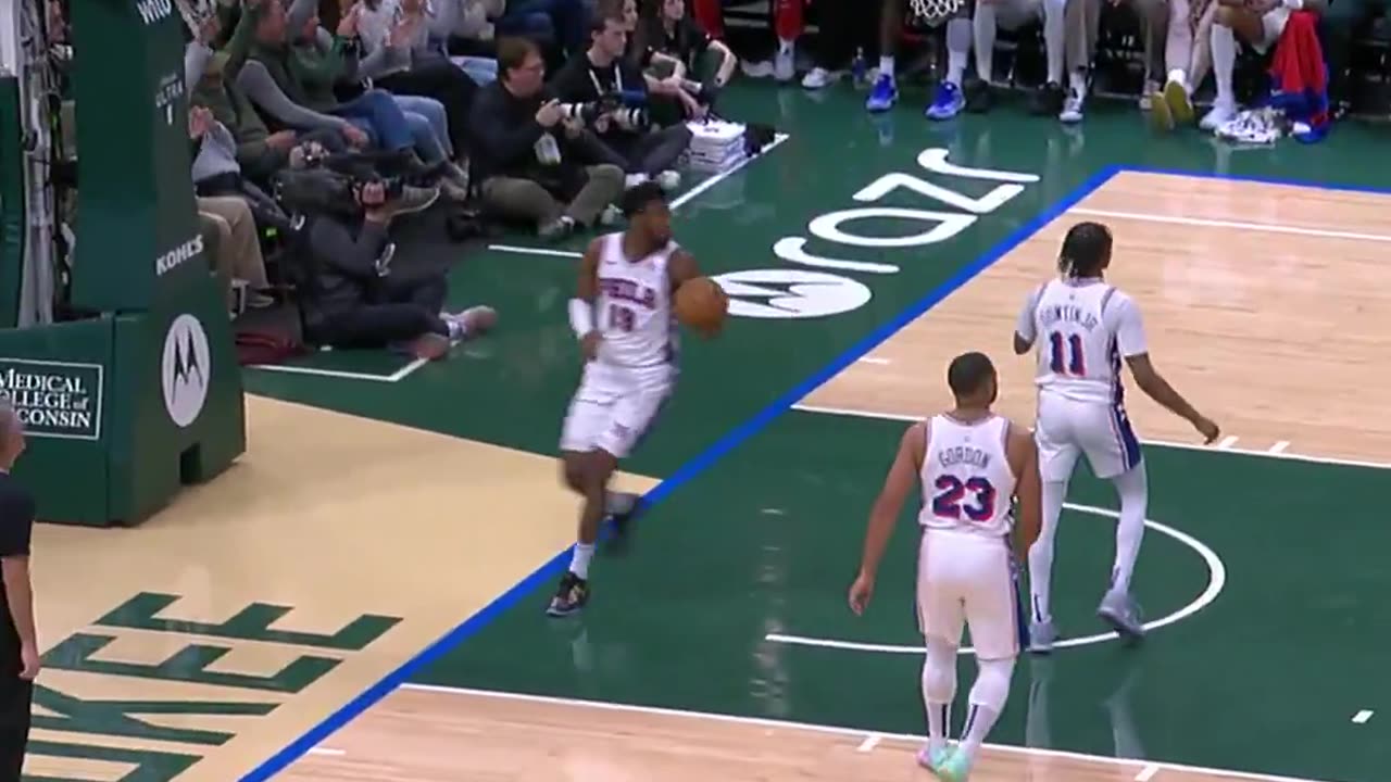 Milwaukee Bucks - Double dose of Splash Mountain!