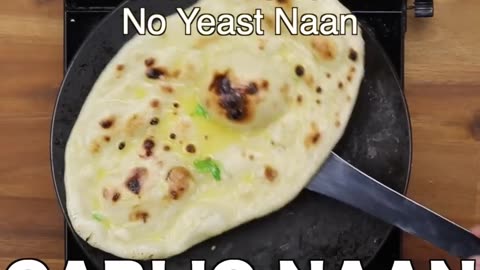 homemade garlic naan bread recipe on tawa, garlic naan