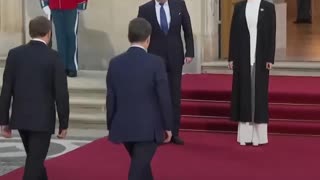 El presidente rumano vuelve a convertirse en meme por una confusión