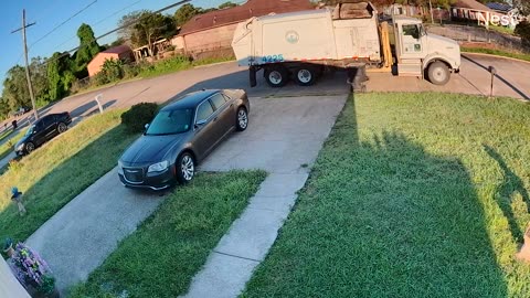 Noisy Squeaky Lift Arm Garage Truck Seen On Nest Cam #garbagetruck #nest #trash