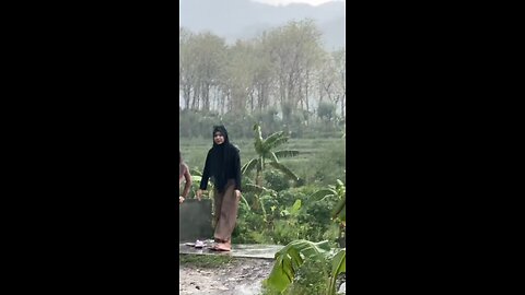 Lihat aku, ada yang hatinya senang, ada juga yang kepalanya langsung pusing 😜🔥