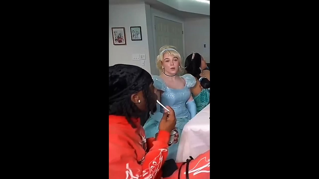 Kai cenat chats says wild stuff to Cinderella 😂ðŸ˜