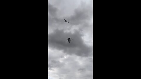 C-17 and Globemaster refueler flying over