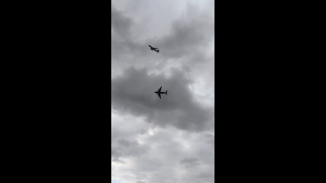 C-17 and Globemaster refueler flying over