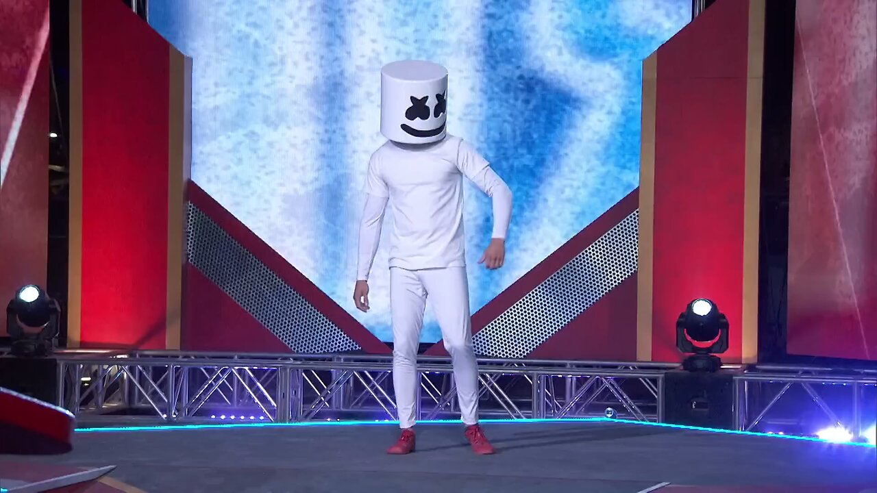 Marshmello Runs Stage 1 at the Las Vegas National Finals - American Ninja Warrior 2025 (Exclusive)