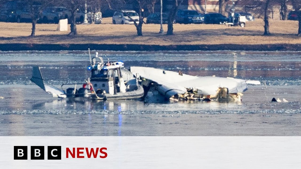 What we know about the Washington DC plane crash so far | BBC News