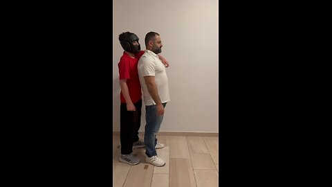 Angreifer von hinten