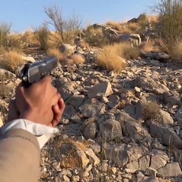 TT-30 手枪 #国外合法拍摄国内请勿模仿 #武器科普 #实弹射击 #男人减速带 #靶场射击