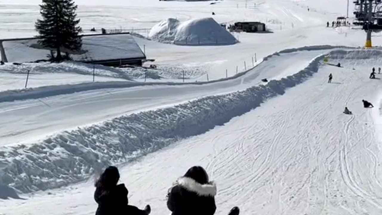 Trying Snowboarding for the First Time 🏂 | Beginner Fails!