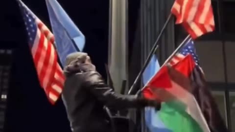 New York: Muslims tear down American flags amid applause from Muslim crowd