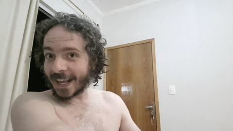 Nós, brasileiros, somos filhos do abandono e precisamos nos descobrir sozinhos