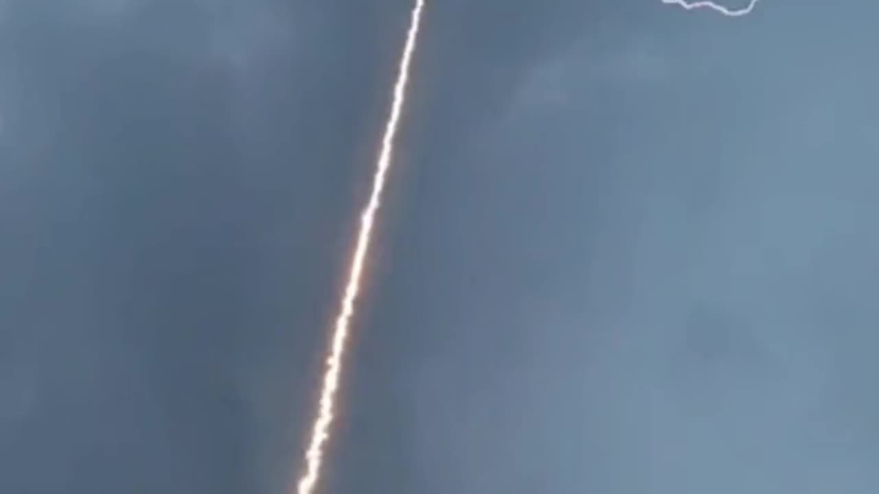 🔥🌪️ Lightning Transmitted Through Rocket Trail! | FeedMyCuriosity