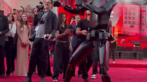HCNN - new tesla KUNFU Robot will be available for about $30.000